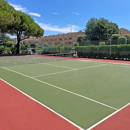 アパート Flat In A With Sports Courts