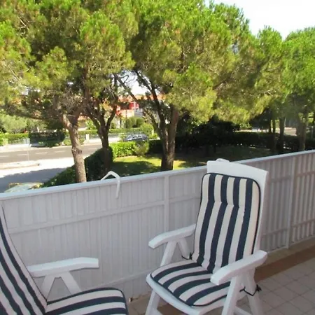 Flat In A With Sports Courts Διαμέρισμα *